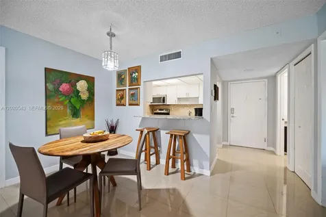 200 Lakeview Drive Weston FL 33326