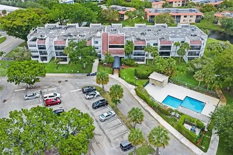 200 Lakeview Drive Weston FL 33326
