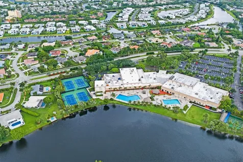 200 Lakeview Drive Weston FL 33326