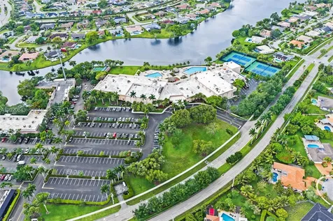 200 Lakeview Drive Weston FL 33326