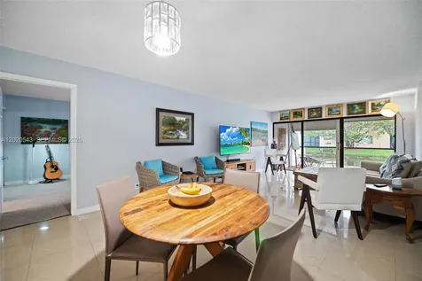 200 Lakeview Drive Weston FL 33326
