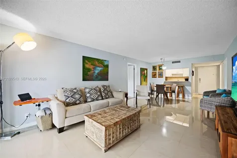 200 Lakeview Drive Weston FL 33326