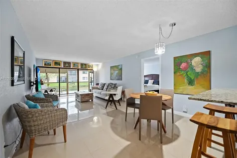200 Lakeview Drive Weston FL 33326