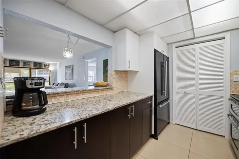 200 Lakeview Drive Weston FL 33326