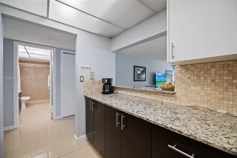 200 Lakeview Drive Weston FL 33326