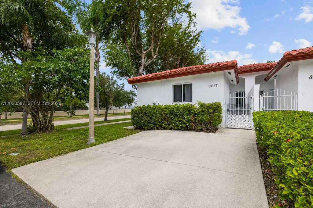 8423 SW 209th Street Cutler Bay FL 33189