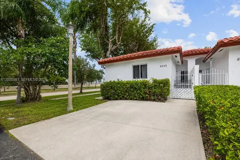8423 SW 209th Street Cutler Bay FL 33189