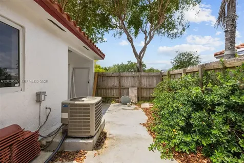 8423 SW 209th Street Cutler Bay FL 33189