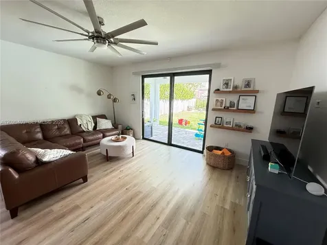 2945 SE 3rd Street Homestead FL 33033