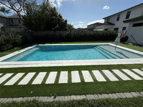 2945 SE 3rd Street Homestead FL 33033