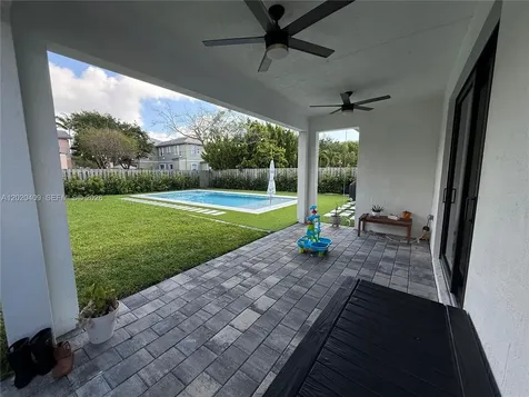 2945 SE 3rd Street Homestead FL 33033