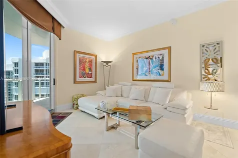 21200 Point Place Aventura FL 33180