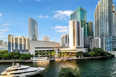 41 SE 5th Street Miami FL 33131