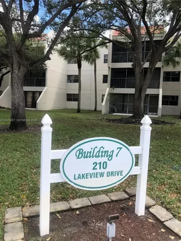 210 Lakeview Drive Weston FL 33326