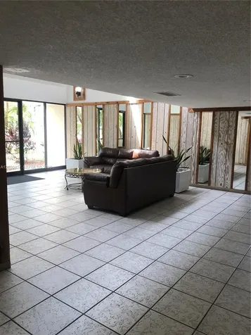 210 Lakeview Drive Weston FL 33326