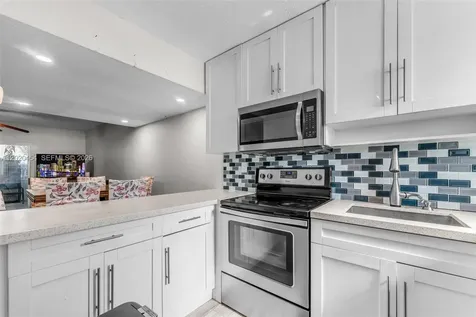 8025 NW 8th Street Miami FL 33126