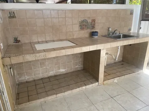 655 W 68th Street Hialeah FL 33014