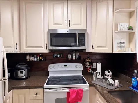 756 N 17th Avenue Hollywood FL 33020