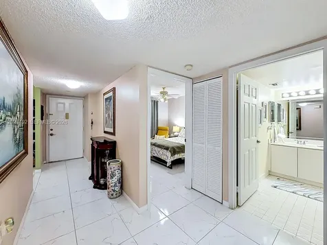 10208 NW 24th Place Sunrise FL 33322