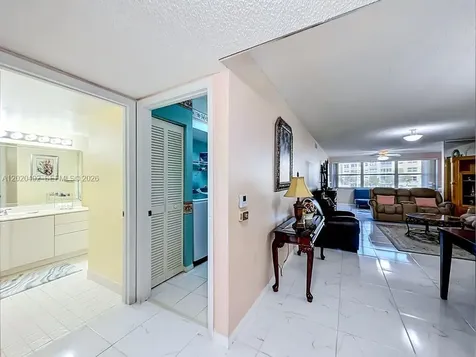 10208 NW 24th Place Sunrise FL 33322