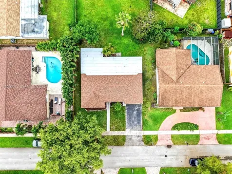 500 NW 96th Terrace Pembroke Pines FL 33024