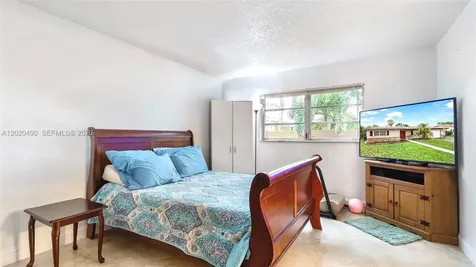 500 NW 96th Terrace Pembroke Pines FL 33024