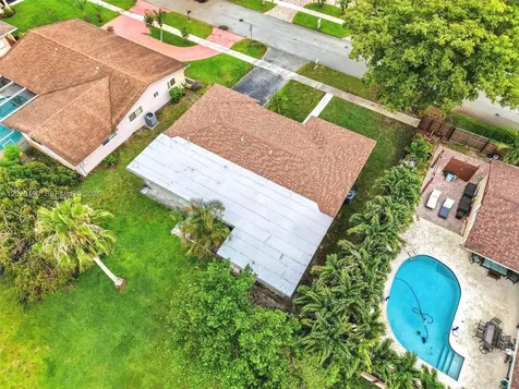 500 NW 96th Terrace Pembroke Pines FL 33024