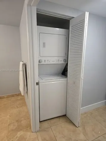 41 SE 5th Street Miami FL 33131