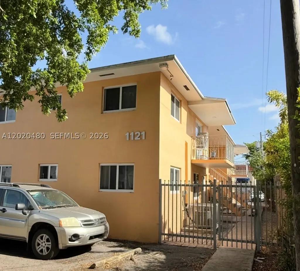 1121 NW 4 Street Miami FL 33128