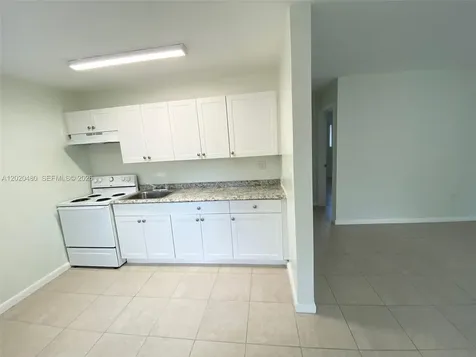 1121 NW 4 Street Miami FL 33128