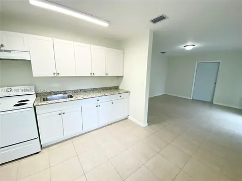 1121 NW 4 Street Miami FL 33128