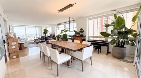 1541 Brickell Avenue Miami FL 33129
