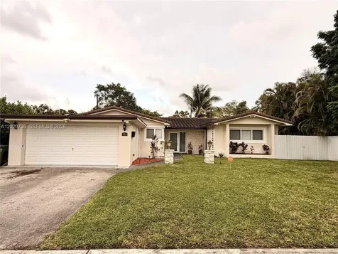 661 SW 67th Avenue Pembroke Pines FL 33023