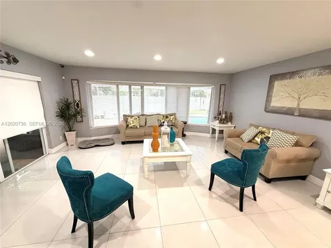 661 SW 67th Avenue Pembroke Pines FL 33023
