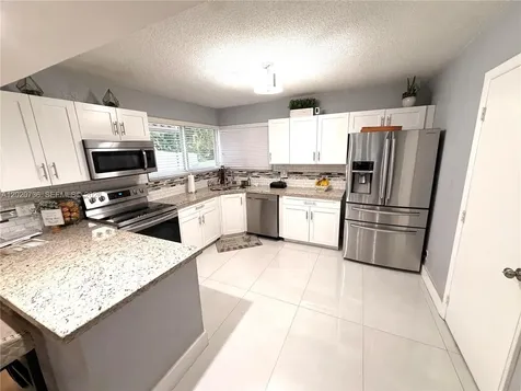 661 SW 67th Avenue Pembroke Pines FL 33023