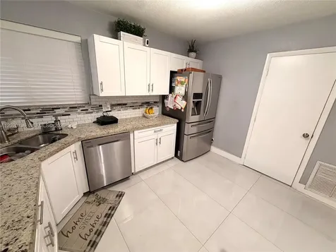 661 SW 67th Avenue Pembroke Pines FL 33023
