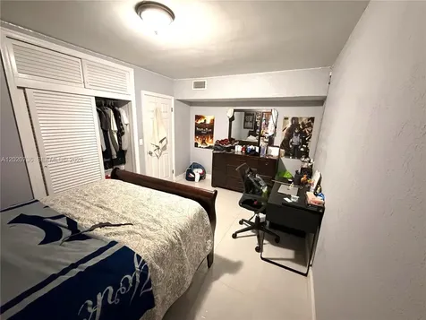 661 SW 67th Avenue Pembroke Pines FL 33023