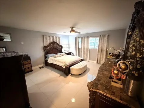 661 SW 67th Avenue Pembroke Pines FL 33023