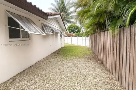 661 SW 67th Avenue Pembroke Pines FL 33023