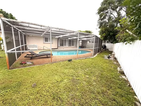 661 SW 67th Avenue Pembroke Pines FL 33023