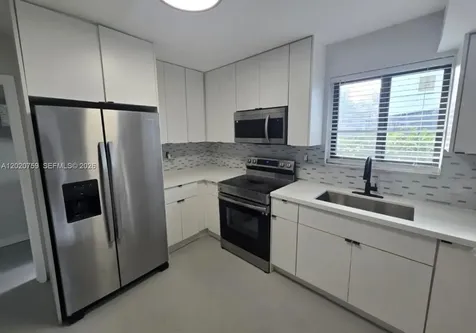 490 NE 170th Street North Miami Beach FL 33162