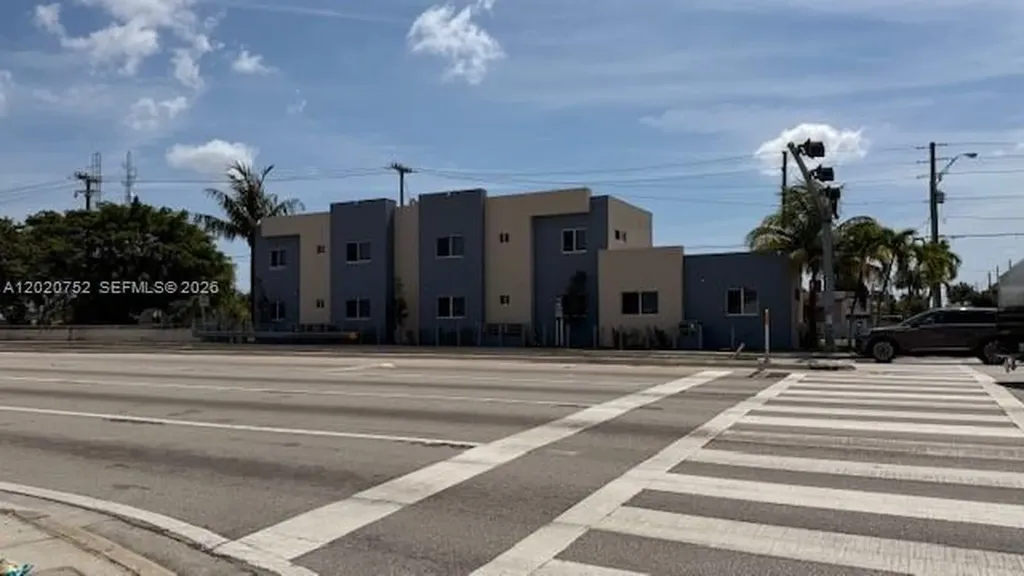 811 E 52nd Street Hialeah FL 33013