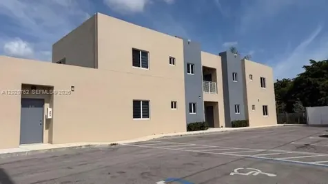 811 E 52nd Street Hialeah FL 33013