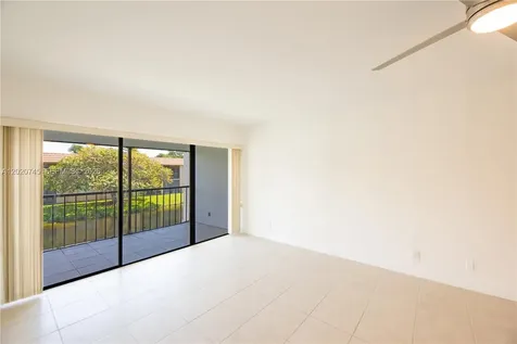 200 Lakeview Drive Weston FL 33326