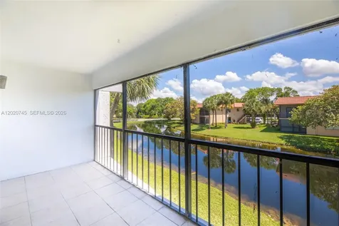200 Lakeview Drive Weston FL 33326