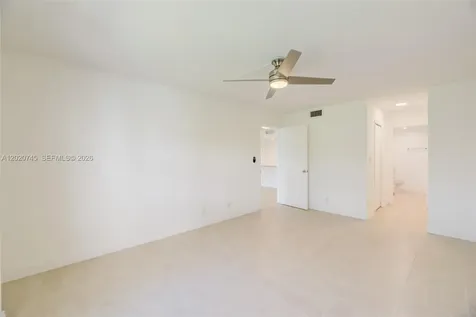 200 Lakeview Drive Weston FL 33326