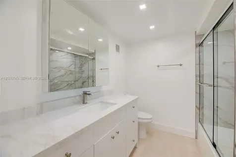 200 Lakeview Drive Weston FL 33326