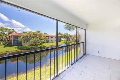 200 Lakeview Drive Weston FL 33326
