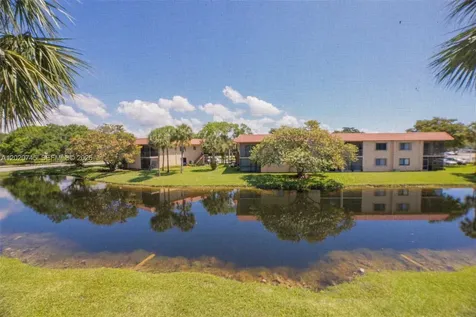 200 Lakeview Drive Weston FL 33326