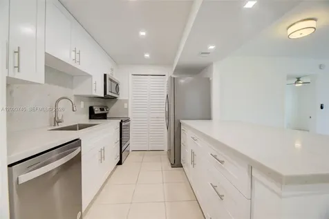 200 Lakeview Drive Weston FL 33326